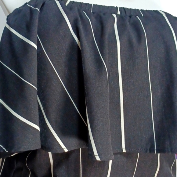 L.A. HEARTS 💕 WOMENS TOP SIZE M IN A BEAUTIFUL BLACK AND WHITE STRIPE ♥️ - Picture 2 of 8